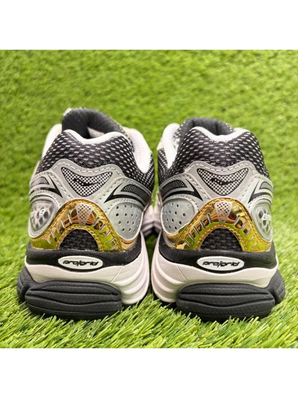 Saucony ProGrid Omni 9 Mens Size 5 Silver Gold Athletic Running Shoes Sneakers